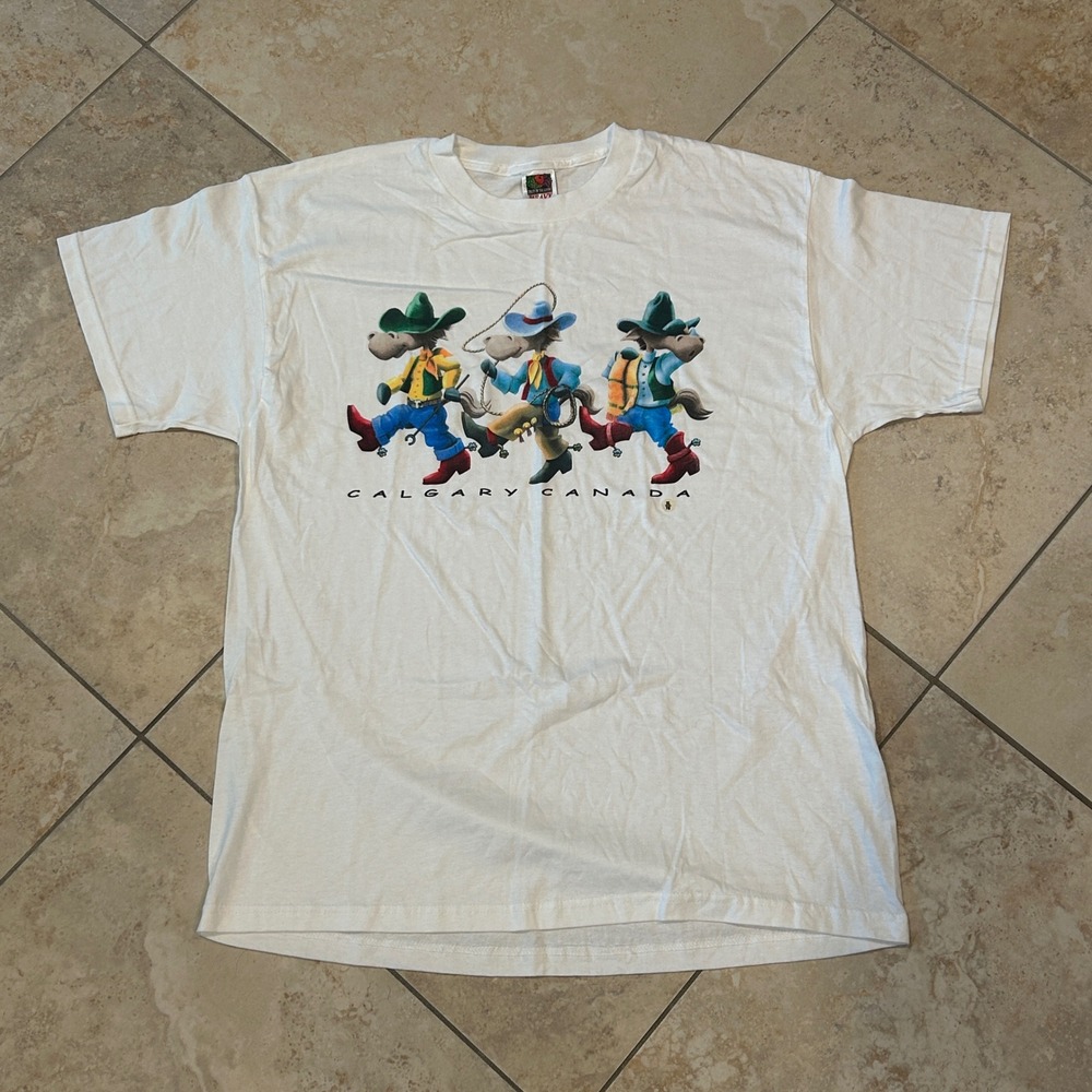Calgary Canada Shirt Men XL White Fruit of the Loom Heavy Cotton Cartoon Cowboys